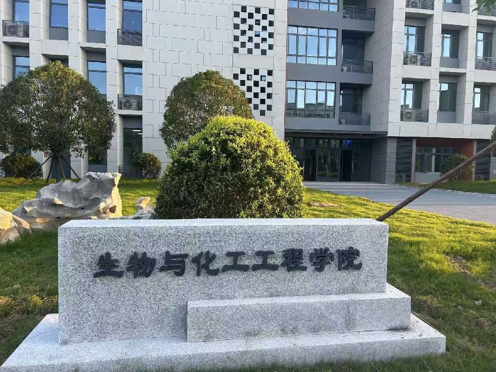 库伦旗扬州职业大学体育场高杆灯项目